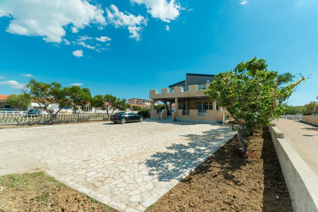 Apartments Mavracic Vir Eksteriør bilde