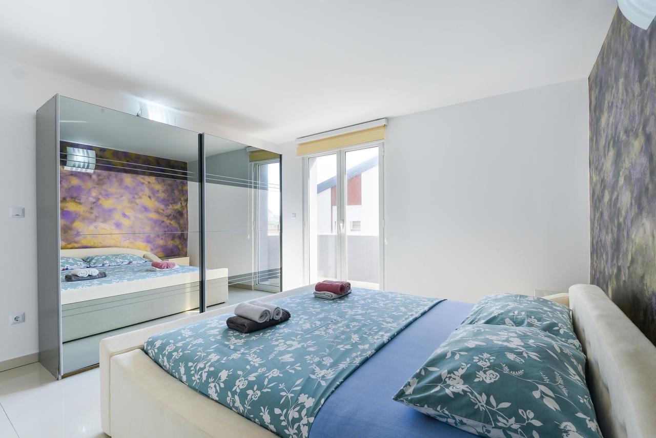Apartments Mavracic Vir Eksteriør bilde